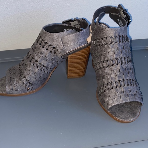 Fergalicious Brand Gray Sandals - Picture 2 of 7